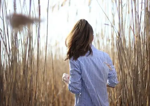 忧伤的背影 那些模糊的记忆已经慢慢的消逝了(3)_唯美图片_头像大全网