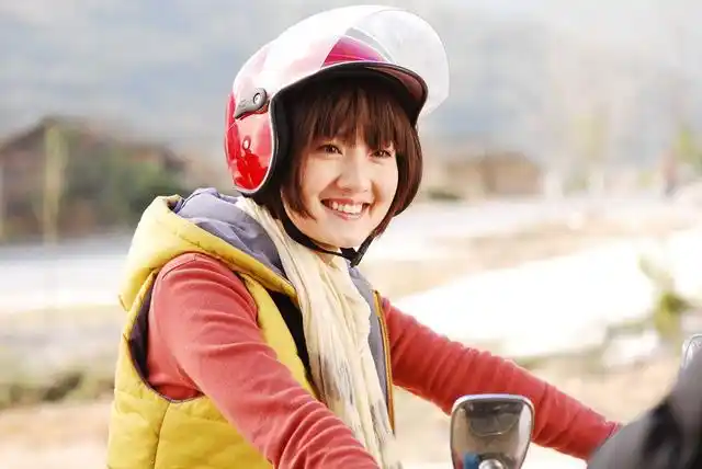 "玻璃美人"蒋小涵:嫁圈外老公,36岁才做妈妈,完美的贤妻良母