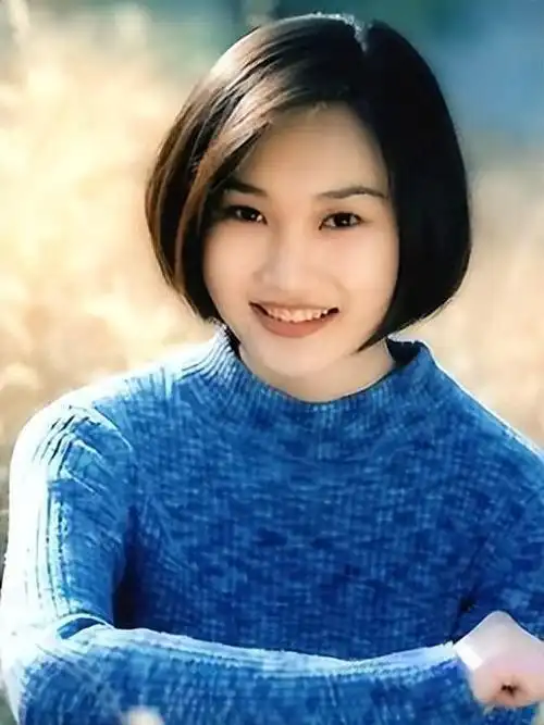 央视主持人李梓萌:"贷款"上班20年,46岁仍未婚,她在追求什么