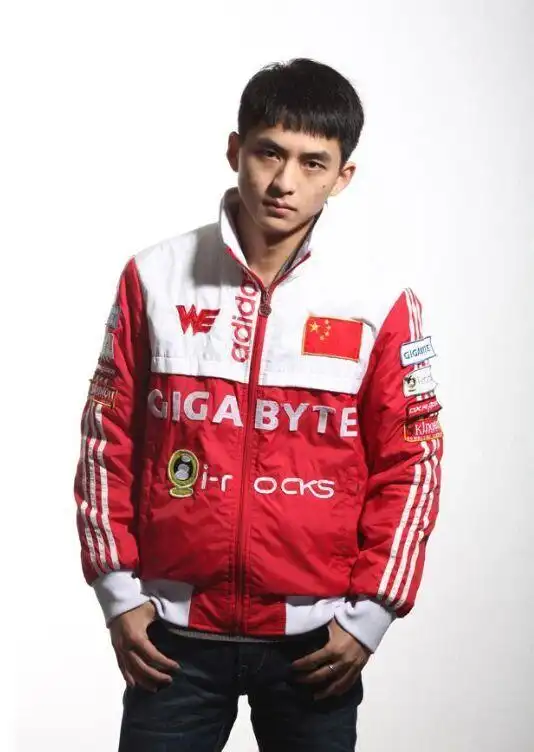 众所周知,微笑,草莓是中国唯一一支拿过lol世界冠军的战队we的