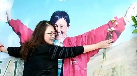 甘当小三45年给原配赚钱为原配绝育她的人生堪称一部琼瑶剧