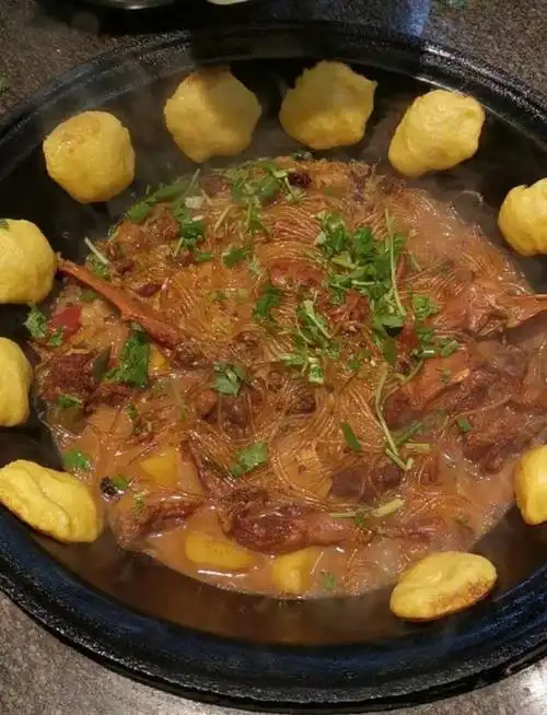 铁锅炖大鹅贴饼子