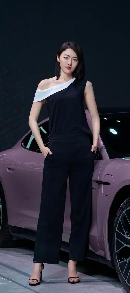 ins全屏壁纸少女心晶莹剔透车模美女