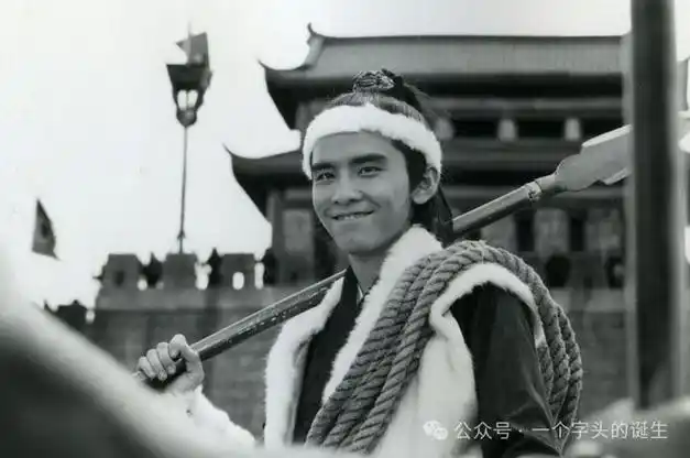 姜大卫谈70年演艺生涯和狄龙道不同一手带大尔冬升