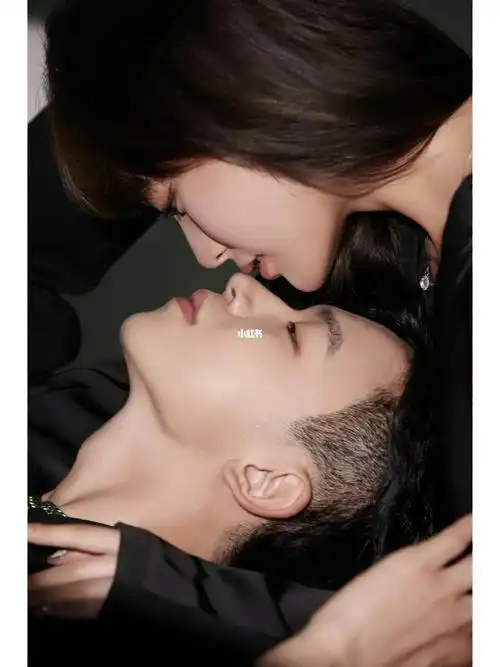 暧昧情侣肖像丨普通人也可以这样拍