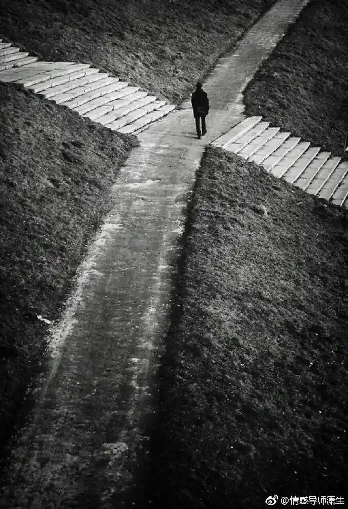 生活总是充满各种曲折,人生的十字路口,面. 来自情感导师 - 微博