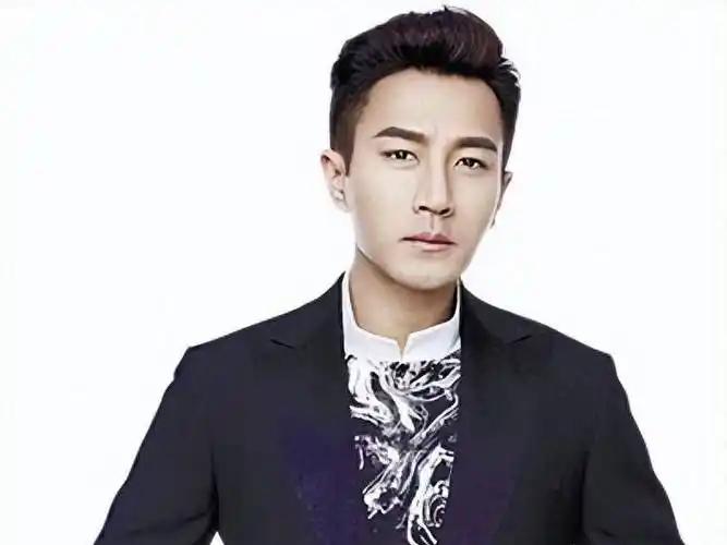 再加上如今的刘恺威已经四十七岁了,也是即将步入五十岁的人了,适合他