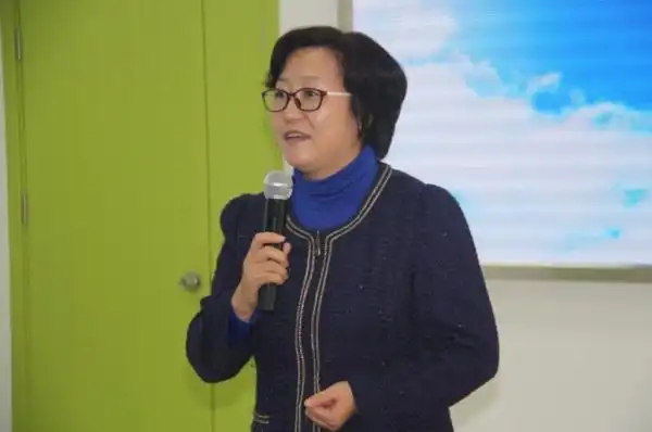 3北京开放大学跨学科学院院长王宁宁教授讲话