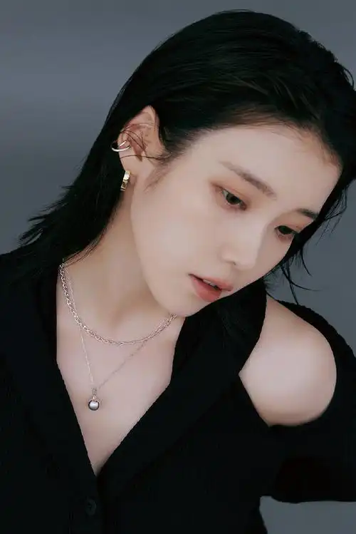 iu超话饭修图 无水印    iu x j.estina  unis collection 9p    cr.