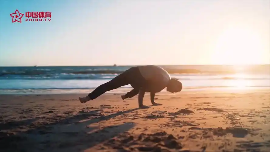 励志!从220磅的油腻大叔到肌肉铠甲护体,他把自己活成了明星!