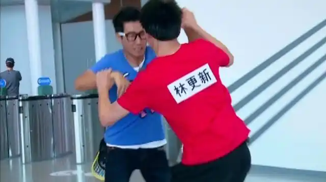 《奔跑吧兄弟》中韩团体撕名牌对决 战术大猜想