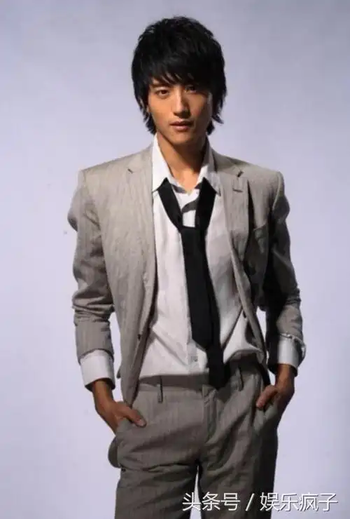 海岩客串长安道剧照(曾是备受瞩目的海岩男郎)(2)