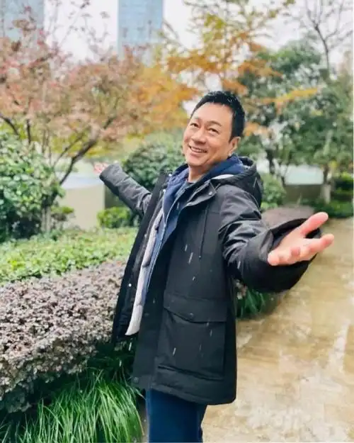 黎耀祥曾是无线一哥,为何现在沦为配角?他的回答让人敬佩!