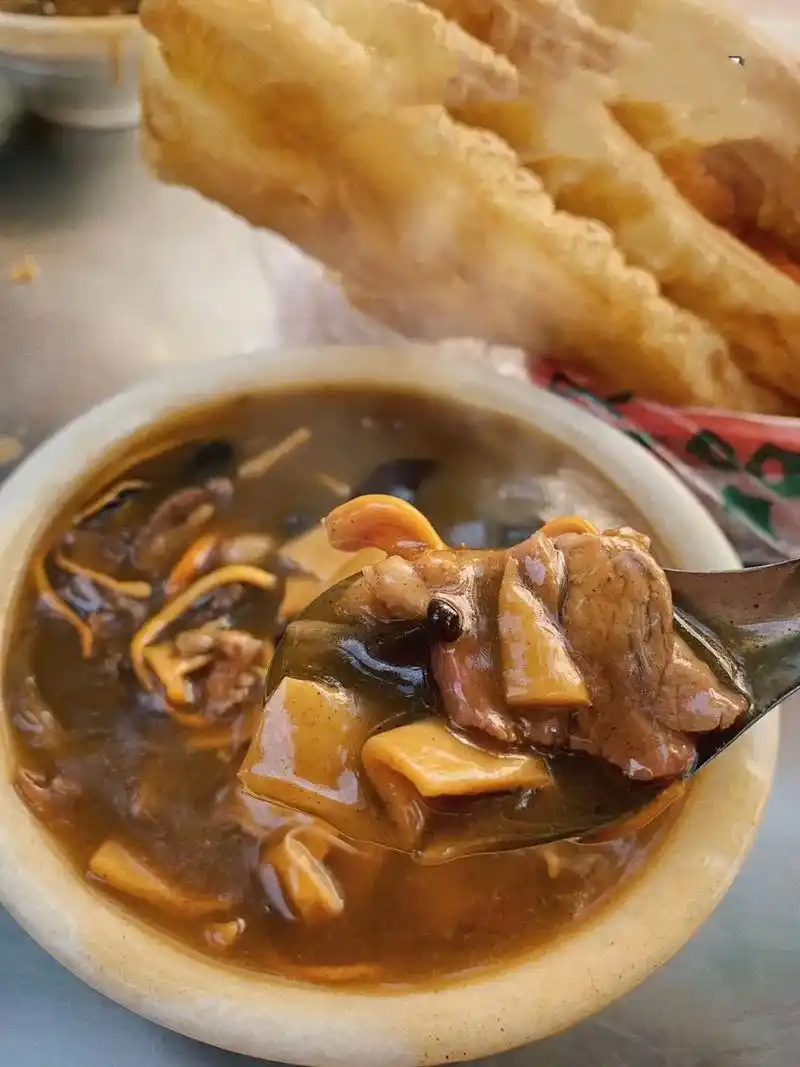 第一天早餐吃了牛肉胡辣汤,南关牛肉汤77牛杂汤, - 抖音