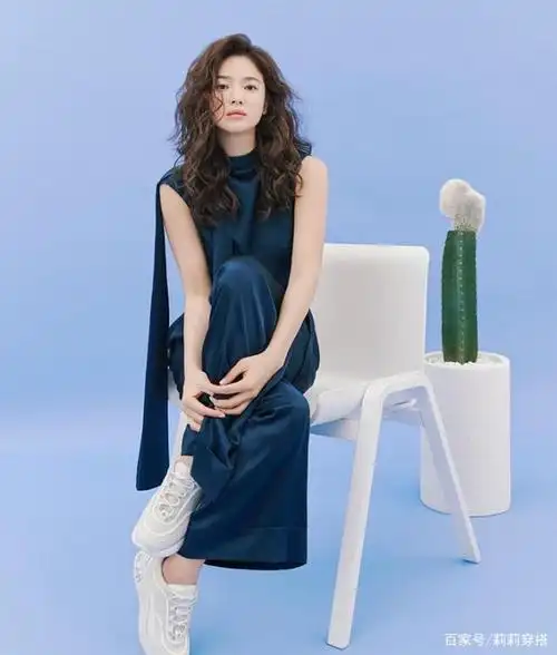 宋慧乔,换发型.热腾腾的方便面太美了,高级感十足