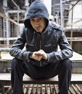 "摇滚教父"谢天笑