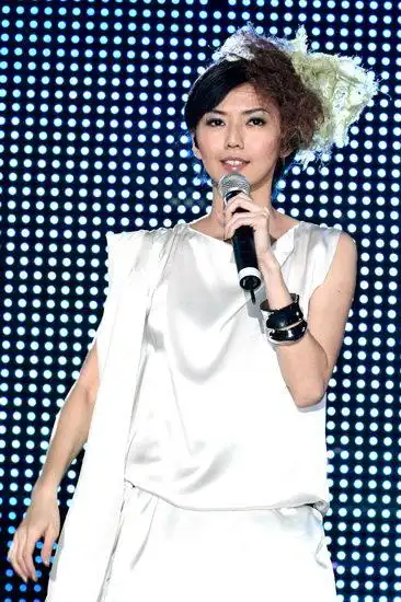 p>孙燕姿(stefanie sun),1978年7月23日出生于新加坡,祖籍中国广东省
