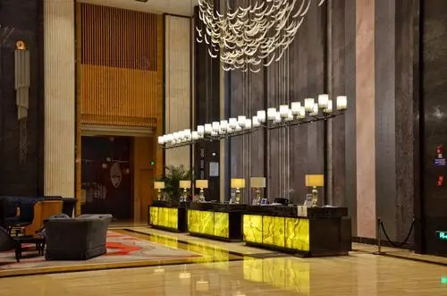 酒店 69 查看内容      入口没有礼宾门童,仅有的一个礼宾只在大堂