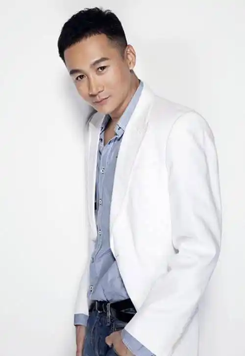 亲手将黄渤捧成影帝,自己却身负两命,倒霉的高虎如今怎么样了?