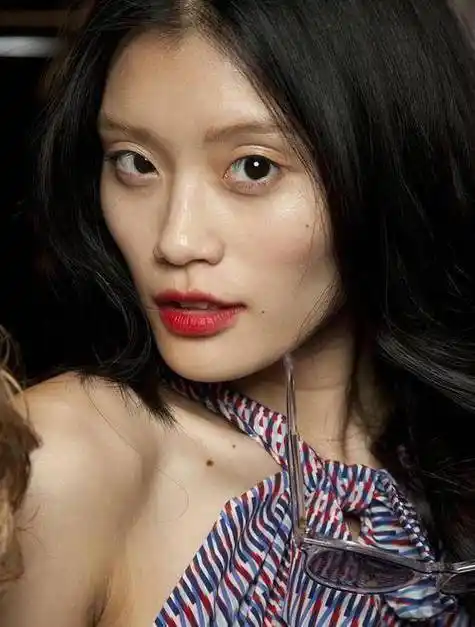 奚梦瑶自曝整容花钱!