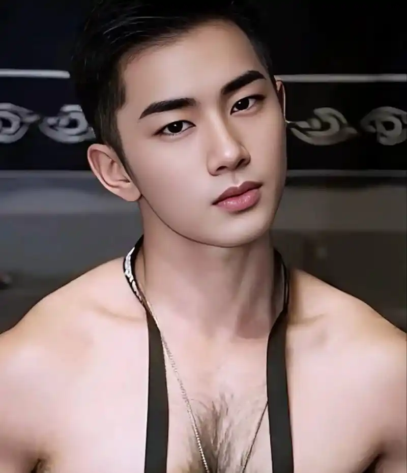 帅哥分享95 | 这位短发男孩太帅了!