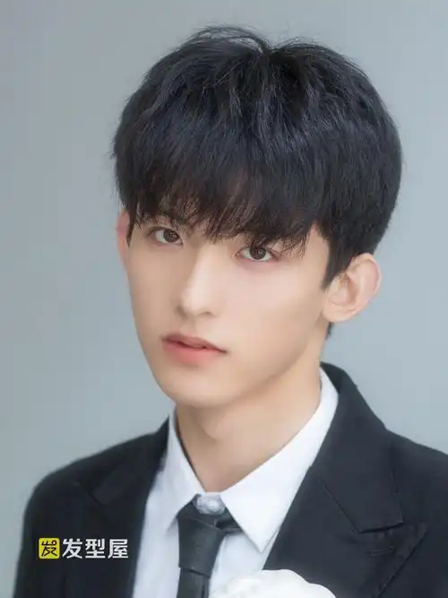 偶然看到的,太帅了吧,但不知道他叫啥,不知道他是