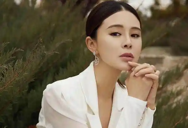 关悦:婚后8年生3胎还拒绝拍吻戏,她对佟大为的牺牲远比你想得多_父母