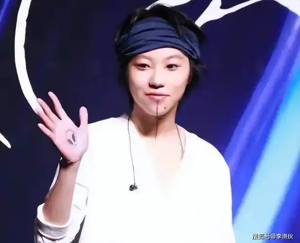 原创窦靖童回应结婚传言看似桀骜不驯的她实则并没有那么不靠谱