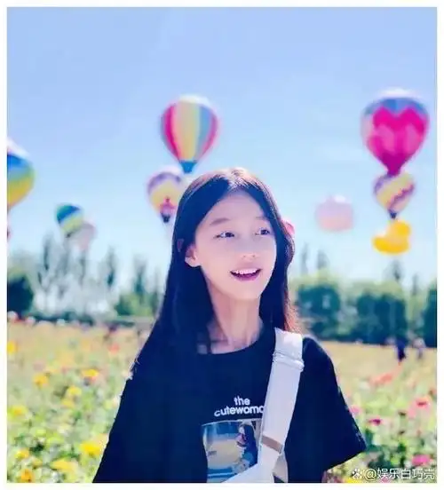 赵薇女儿小四月,为何如此出众?16岁惊艳亮相颜值才华双双在线!