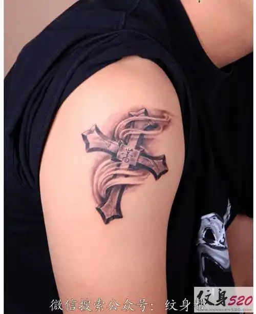 时尚的男士大臂十字架纹身图案