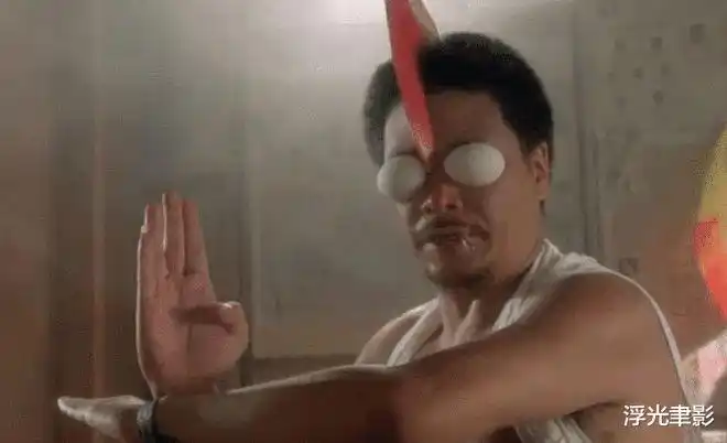 《喜剧之王》那么经典,但该片中的台词,笑点,以及咸蛋超人等装扮都