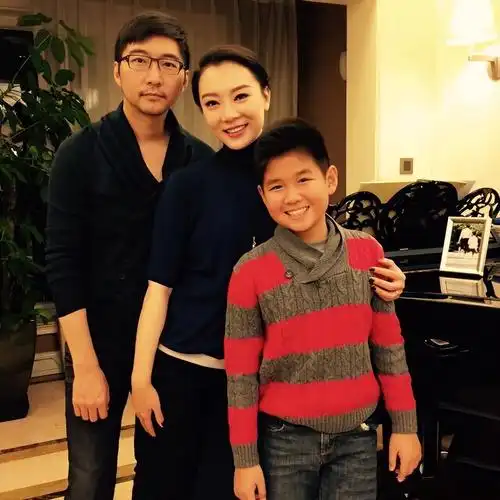 陈数:惨遭前夫劈腿,二婚钢琴家赵胤胤,为了继子决定不生孩子