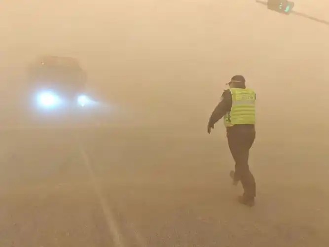 内蒙古多地出现沙尘暴天气