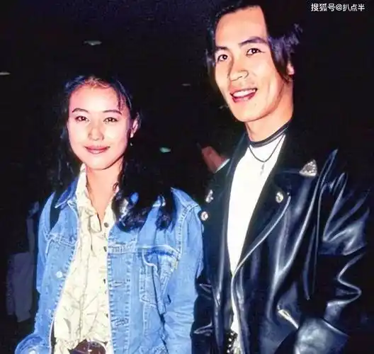 2002年,周海媚移居大陆,经朋友介绍认识了比自己小7岁的建筑师林伟良.