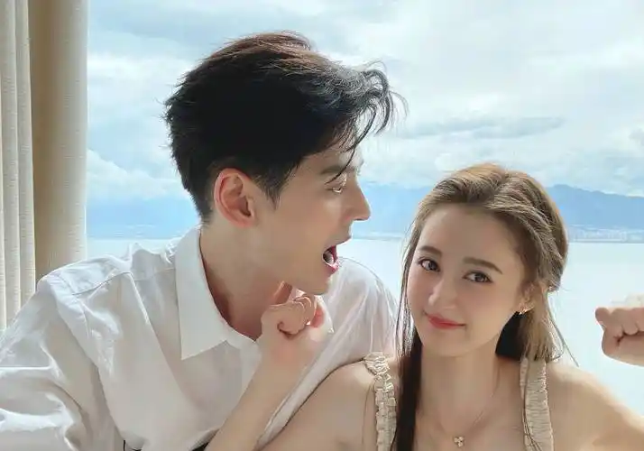 何润东,辰亦儒当伴郎,后来才意识到二人已婚,只好找仍是单身的汪东城