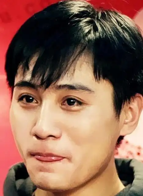 看见刘烨儿子的照片,终于明白混血儿的苦楚,周华健比儿子还年轻