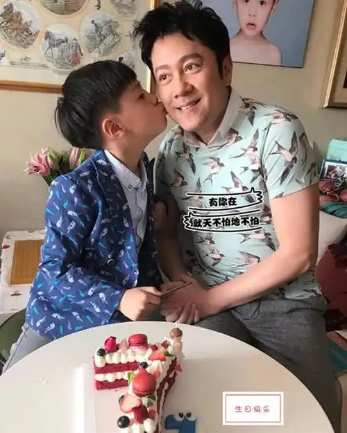 蔡国庆二胎庆生6岁颜值太吸睛网友父子相差50岁看起来尴尬