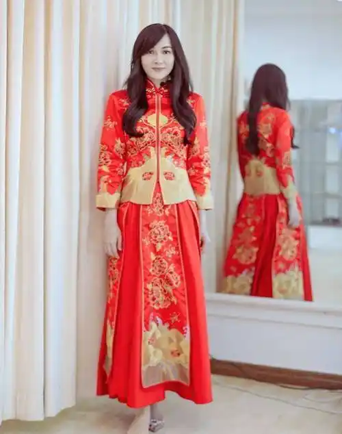 原创吴尊夫妇逛婚纱店林丽莹穿红色凤褂超美婚纱照迟到16年好心酸