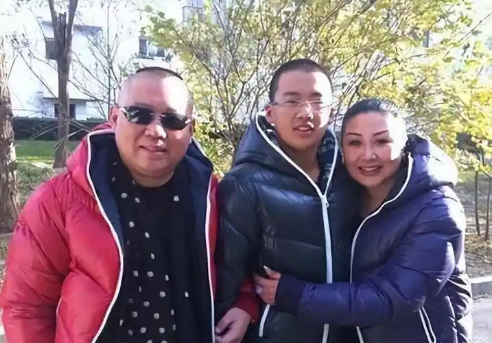 原创德云社背后的女人掌握郭德纲所有财产继子郭麒麟把她当亲妈