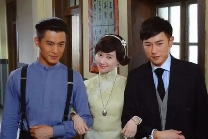 4. 李智楠李智楠和舒畅,陈键锋有着同样的命运,那就是"过气艺人".