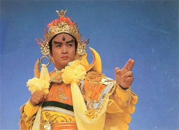 在《西游记》里就成了大名鼎鼎的文殊菩萨,普贤菩萨和观音菩萨,这个