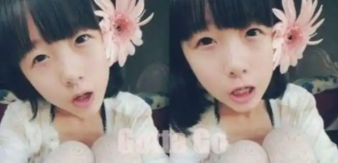 王清媛也叫阿沁,96年的重庆女生,别看她年纪不大,当年可能是撑起你