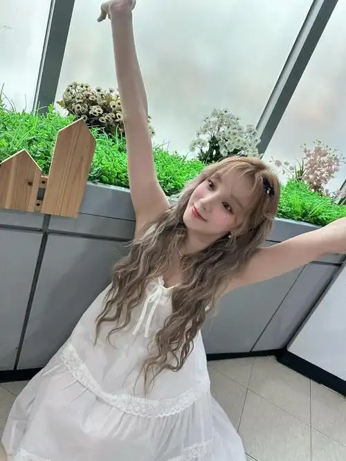 宋雨琦今日卷发造型好可爱好美阳光小狗