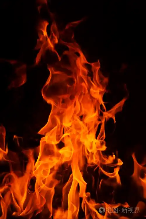 黑色背景上的火火焰照片-正版商用图片0ttcxj-摄图新视界