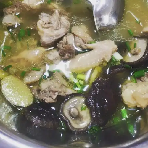 超简单的香菇炖鸡鲜掉眉毛鸡汤喝一大碗