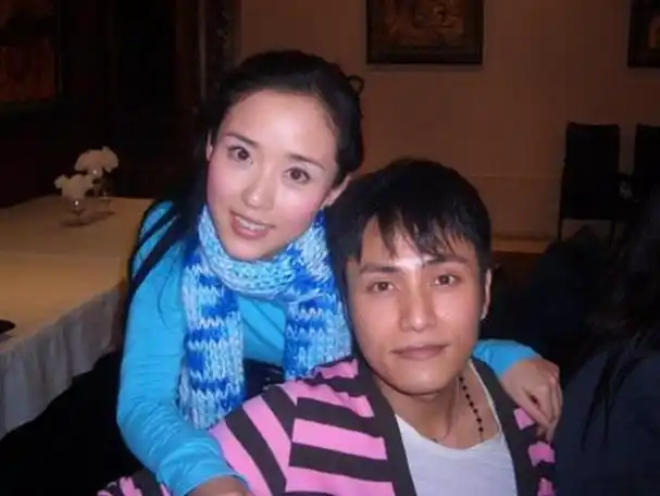 无数网友再问:她为什么要"倚靠"在陈坤身上.