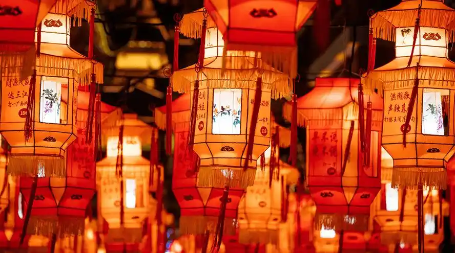 元宵节:传统花灯在现代的传承与意义