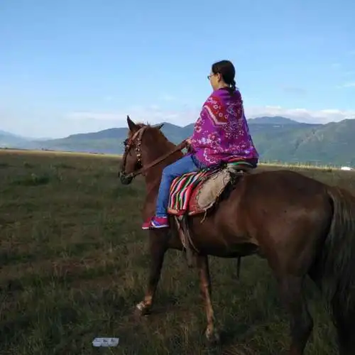 敖家幺女小红,敖利军,留给我们的是迷人的背影!