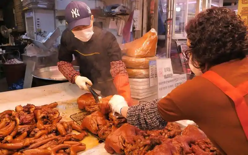 大猪蹄,猪头肉!韩国卤肉摊.