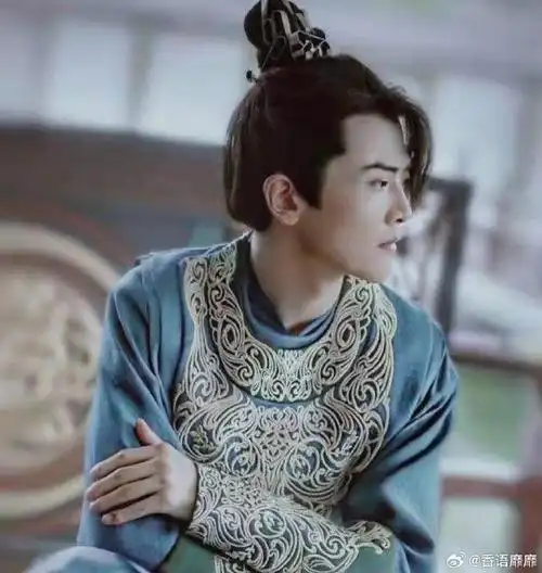 首先,它的演员阵容强大,张若昀,李沁,陈道明,吴刚等实力派演员的加盟